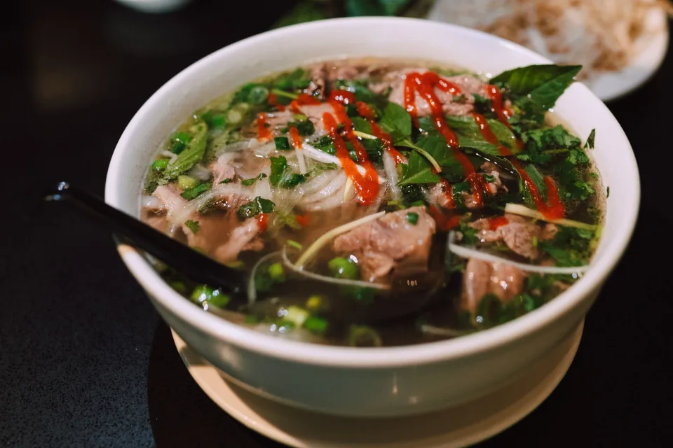 Phở bò nước dùng hầm xương